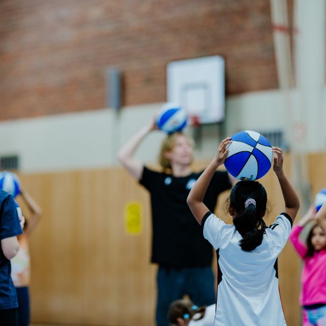 Tanz + Basketball machen Schule